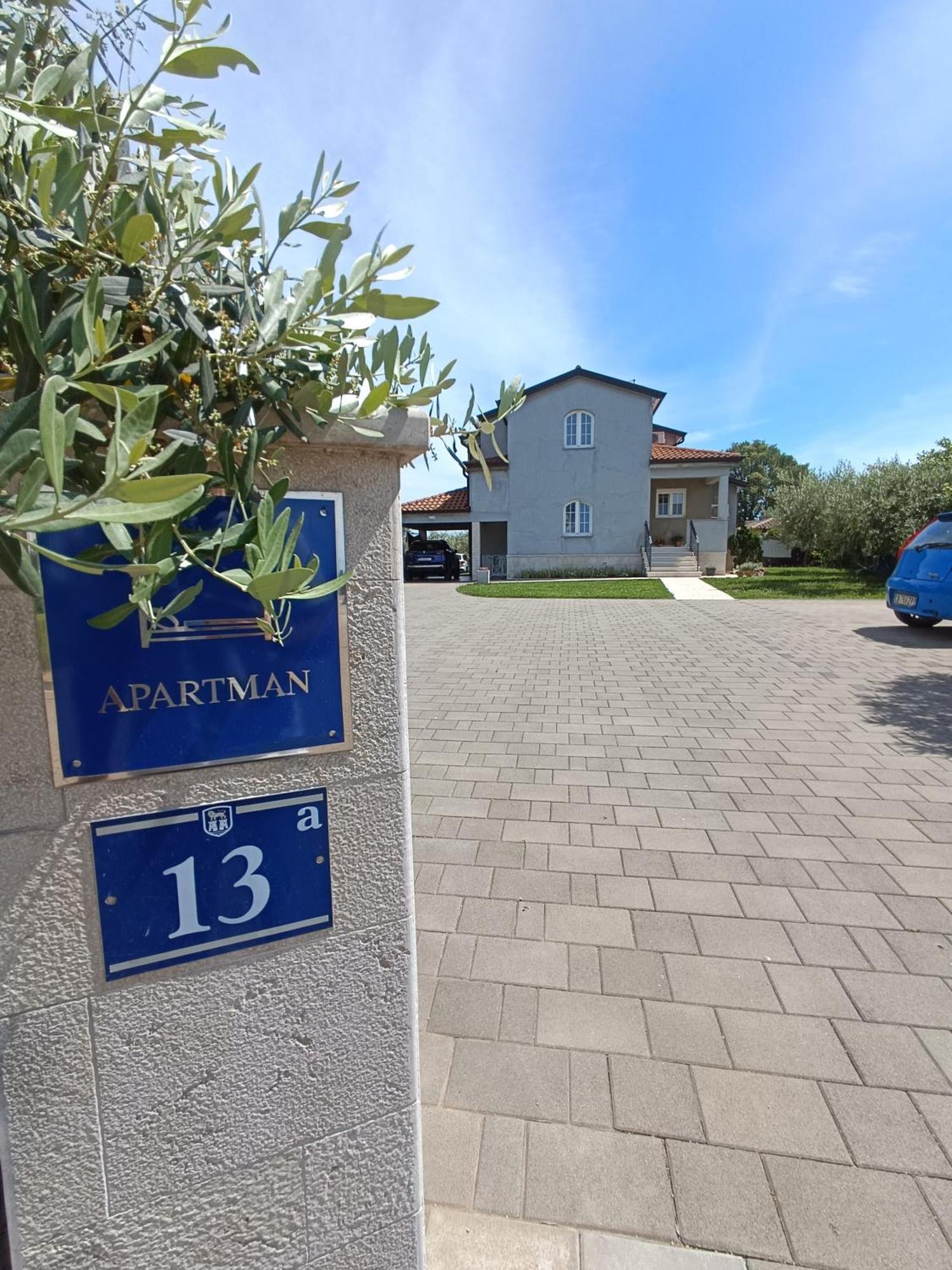 Apartman Ika Umag Exteriér fotografie